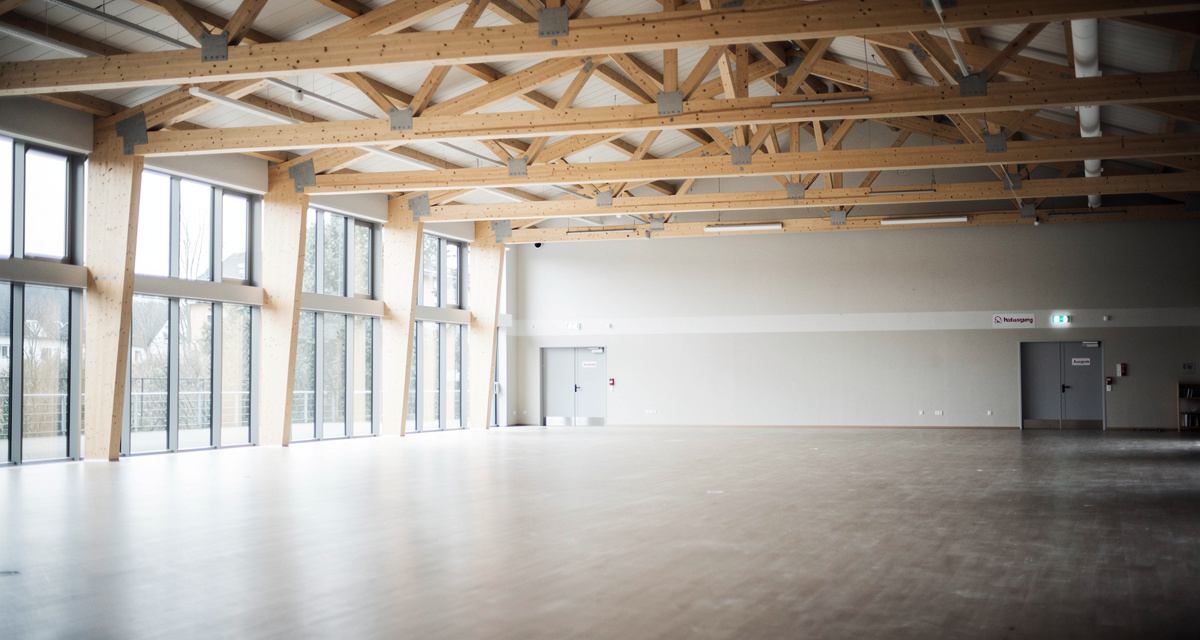 WDL Luftschiffhangar Mülheim: Blick in die weitläufige Holzkonstruktionshalle